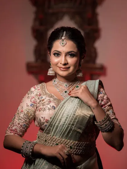 This series of images and video shows the versatility of one of my popular AD rental sets. The layered necklace, matching earrings, maang tikka, and vaddanam create a complete, glamorous look that catches the light from every angle.
