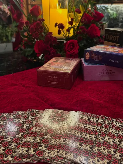A close-up of my setup for the Accel Family Day event. I always bring multiple decks like the Everyday Witch and Cat Tarot, along with healing crystals, to offer a personalized and visually rich experience.