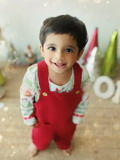 Little miracles wrapped in December magic. This little boy's first birthday happened to be around Christmas, so we combined the celebration with a festive-themed photoshoot.