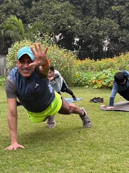 A GRR warrior demonstrates a one-arm plank during our outdoor bootcamp. This exercise builds incredible core strength and anti-rotational stability, crucial for maintaining form when you get tired.