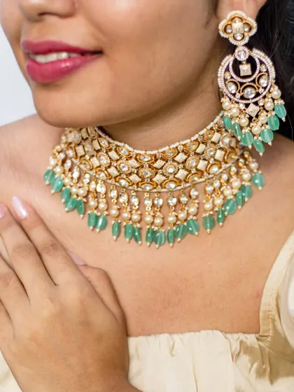 A close-up of a stunning kundan choker with mint-green bead droppings and pearl accents. This piece offers a fresh and elegant take on traditional bridal jewellery.