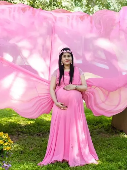 This pink flying gown creates a beautiful butterfly-like effect, perfect for a dreamy outdoor maternity shoot. I have many colors available in this style.