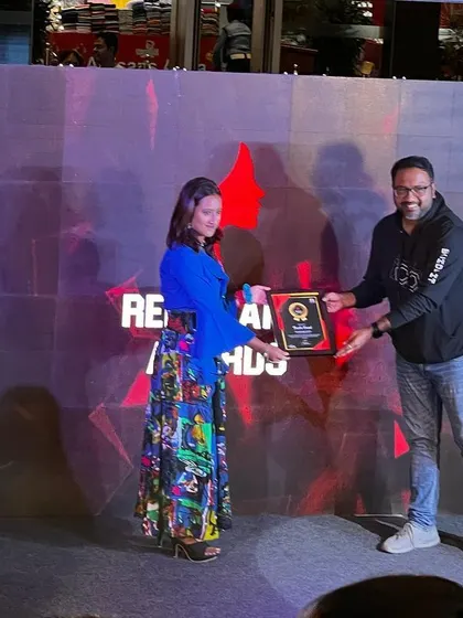 The official handshake and photo during the Red Shakti Awards ceremony.