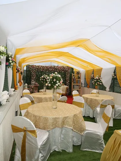 We specialize in creating beautiful settings for intimate events, like this elegant lockdown wedding. Our team decorated this tent with a yellow and white theme, providing a cheerful and memorable space for the celebration.