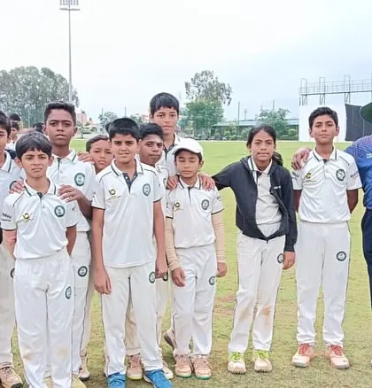 Players from our U-12 and U-16 teams with their coaches.