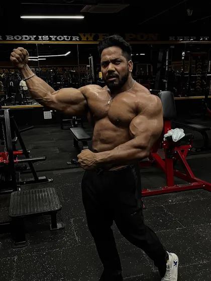 A front bicep pose. A wolf never comes back without completing his hunt.