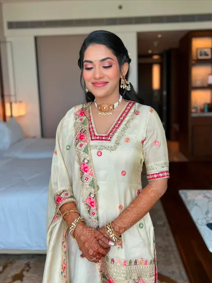Another beautiful portrait from her Mehendi day.