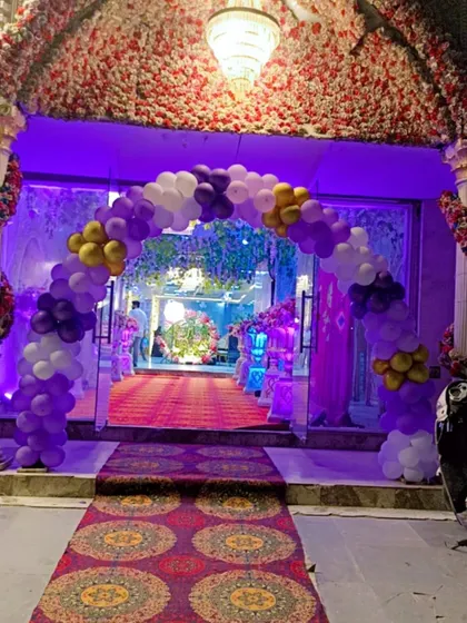 The entrance balloon arch perfectly frames the doorway, giving guests a glimpse of the beautiful decorations inside.