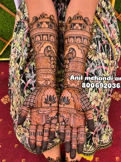 The bride's name, 'Priyanka', is elegantly written on the palm, nestled among lotus and palace motifs. This is a popular way to add a personal touch to a traditional design.