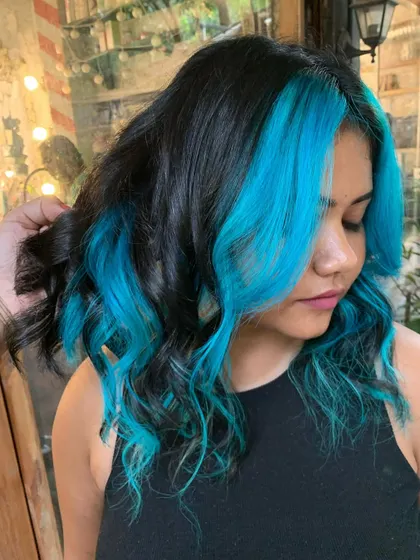 Turquoise Gem. A bold money piece and spaced-out panels of turquoise. This is a bleach color. (No filter)