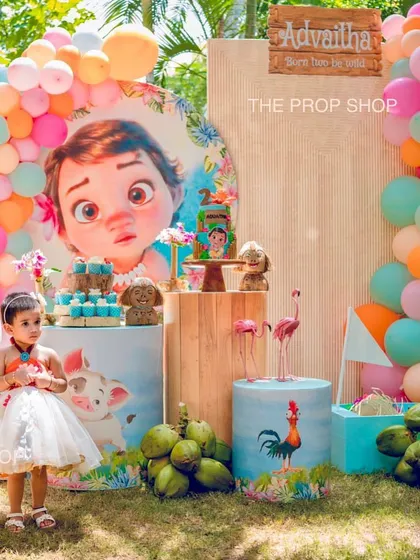 A full view of the Moana party setup, complete with a vibrant balloon arch, character cutouts, and natural elements like coconuts to create an authentic and immersive atmosphere.