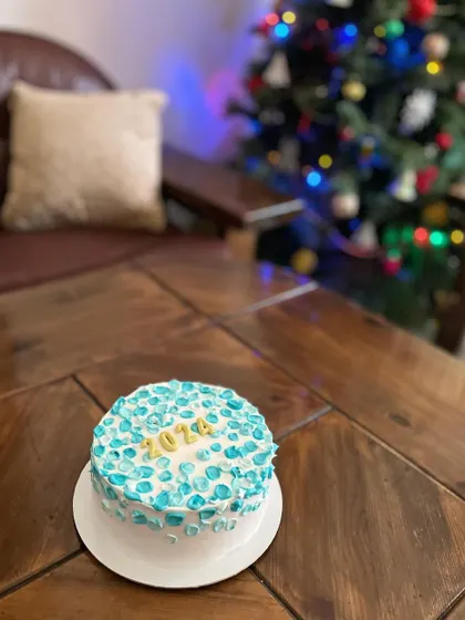 A simple cake to ring in the new year. 2024, please be kind to us all. This design features a fun confetti-like texture in shades of blue.
