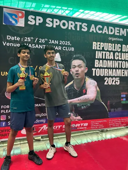 The U-17 boys finalists after their title match. Both players showed incredible athleticism and sportsmanship.