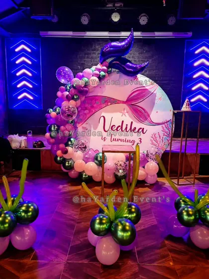 An underwater adventure with this mermaid theme. The decor features a mermaid tail backdrop, balloon colors of the ocean, and a large foil mermaid tail.
