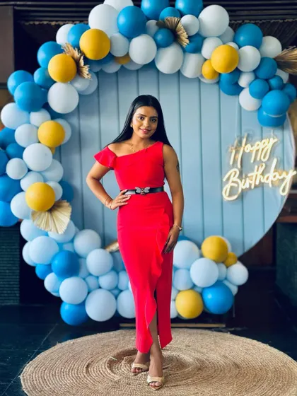 The full look of the vibrant and modern birthday decor.
