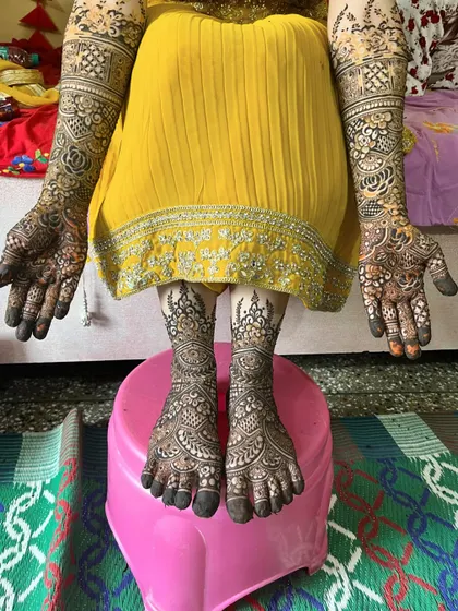 Full bridal look with intricate henna on both hands and feet. This is the ultimate goal for any aspiring bridal mehndi artist.