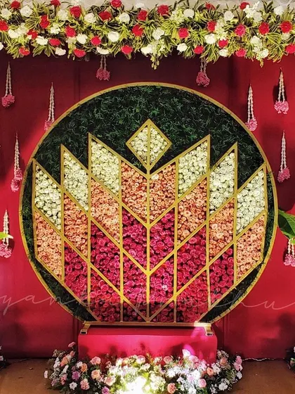 A traditional backdrop with a modern twist. I designed this geometric floral motif using roses in an ombre pattern, framed by a rich red background and wreaths made of green leaves.