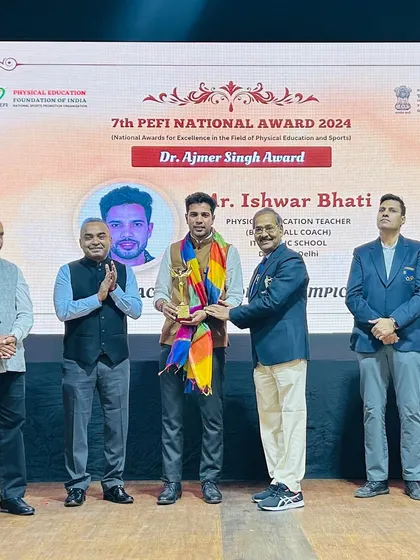 On stage receiving the Best Coach Award. I am grateful for the recognition from the Physical Education Foundation of India for our work in Olympic sports.
