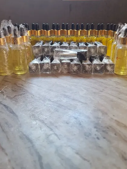 I'm so grateful for the trust other businesses place in my formulations. This is a large rebranding order of my serums and lip products heading to a client in Delhi.