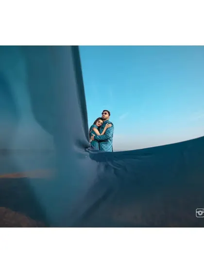 Another perspective of the creative framing shot, showing how a simple piece of fabric can transform a photo into something artistic and memorable.