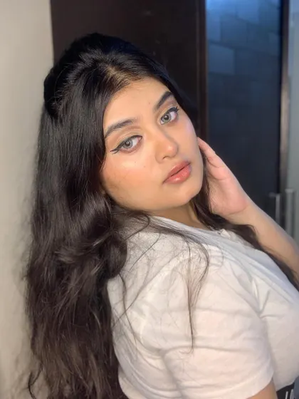 Another pose showing the classic winged liner.