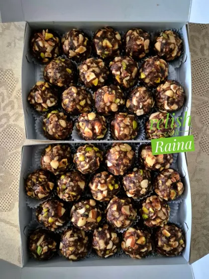 Another view of my popular Dryfruit Laddoos. There is no added sugar, jaggery, or flour in these energy balls.