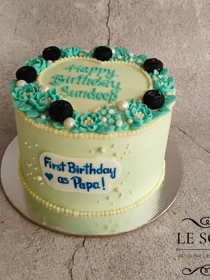 This cake for a new papa has two messages, one for his birthday and one for his new role. It's a half-kg Lemon Blueberry Cream Cheese cake with beautiful teal floral piping.