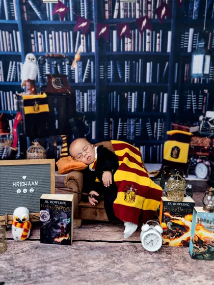 Another wide shot of the Harry Potter theme, showing all the fun props like the sorting hat, birdcage, and alarm clocks.