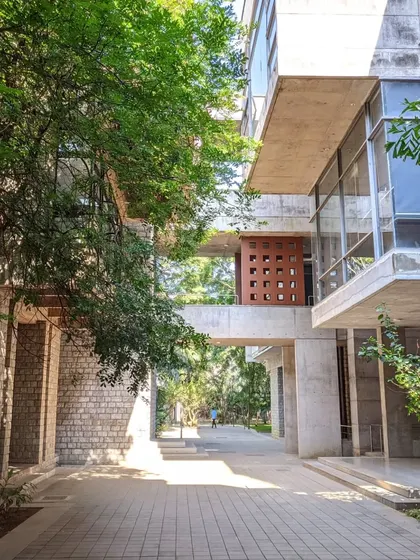The corridors of IIM Bangalore, designed by B.V. Doshi, showcase a brilliant use of light, shadow, and natural materials, creating pathways that connect buildings while being immersed in nature.