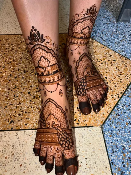 Another angle of the lovely lotus and elephant leg design, showing the symmetry and clean lines.