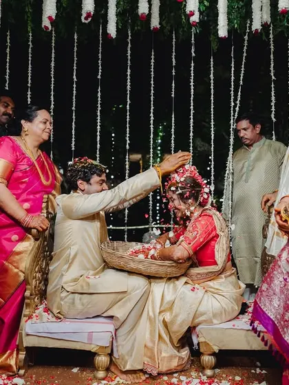 A beautiful ritual from a South Indian wedding, the 'jeerige bella', symbolizing the couple's union, surrounded by their loved ones.