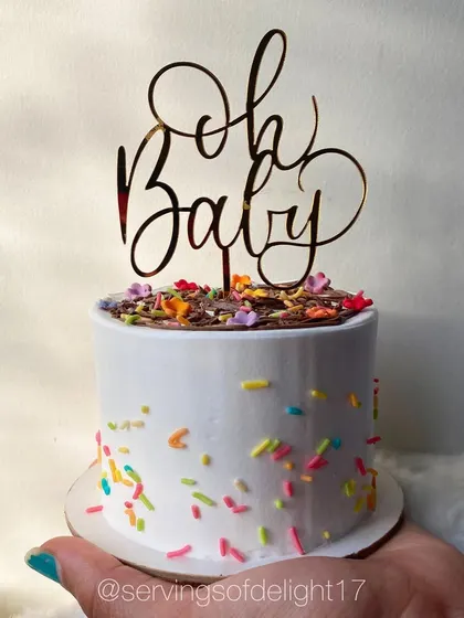 Celebrating a new arrival with this "Oh Baby" mini cake. It's a sweet and simple design with colorful sprinkles, perfect for a baby shower.