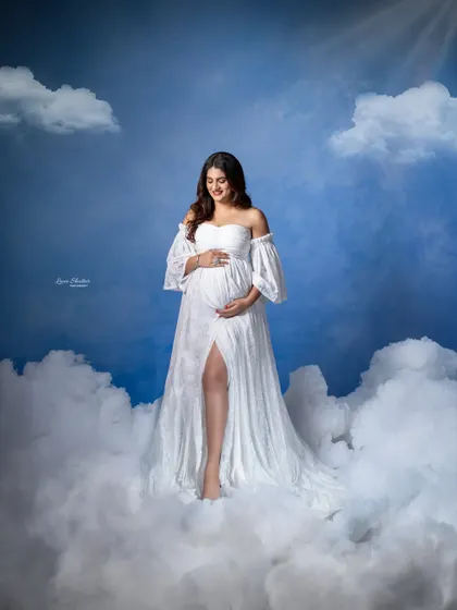 Standing tall amongst the clouds. This full-length portrait against my hand-painted sky backdrop is a powerful and imaginative way to capture the magic of pregnancy.