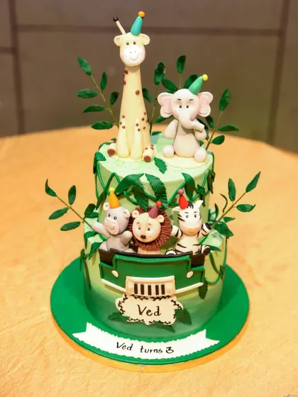 A close-up of a wonderfully detailed jungle animal cake. We know how much effort goes into these creations and we capture them perfectly.