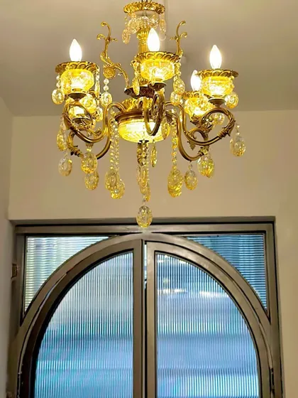 More glam details. This vintage-style chandelier hangs above our entrance, setting a chic tone from the moment you arrive.