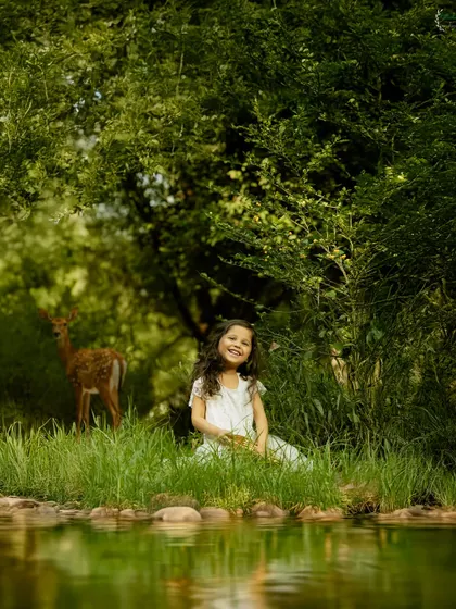 Childhood is pure magic. In this outdoor kids portrait, we were lucky to have a surprise visitor, creating a truly one-of-a-kind, fairytale moment that feels like it's straight out of a storybook.