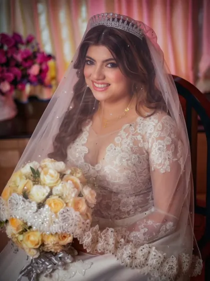 Another shot of this queen. The veil adds a touch of softness to her glamorous and powerful bridal look.