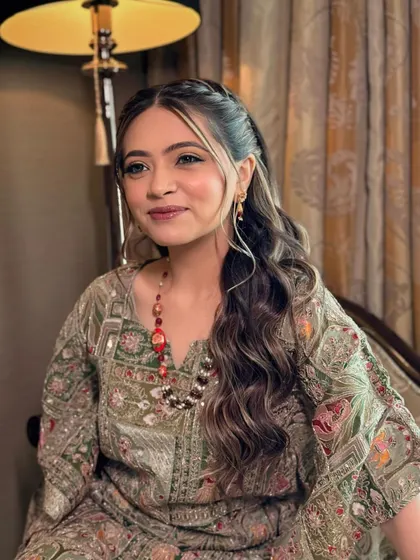 A smiling portrait of the Mehendi bride. Her makeup is natural and glowing, perfectly complementing her relaxed and happy vibe.