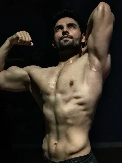 This is what dedication looks like. We are proud to show what our clients can achieve, even on a pure vegetarian diet, through consistent training and nutrition guidance.