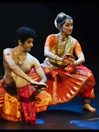 A synchronized pose from 'Converse'. Creating this piece involved a careful study of both Bharatanatyam and Kuchipudi to find moments where the two styles could meet and merge seamlessly.