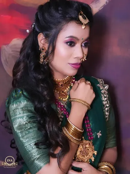 This image highlights the elegant hairstyle and accessories that complete the traditional Langa Davani look.
