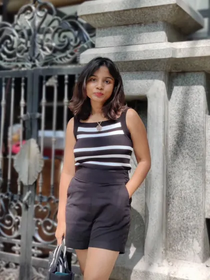 A casual and comfy brunch outfit. I've color-coordinated with black and white, adding a touch of red as the hero color in my flats.