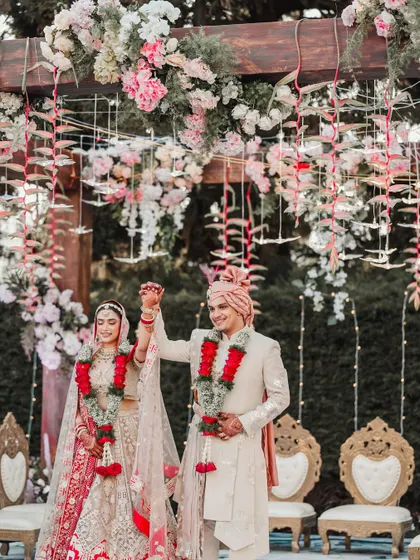 The final moment of the pheras at a beautiful home wedding in Ooty. The floral mandap and hanging details created such a dreamy, intimate atmosphere for the couple.