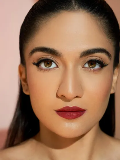 A direct, full-face view of this classic look. The symmetry and sharpness of the liner are exceptional.