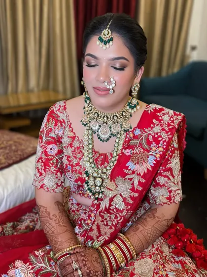 A closer look at the eye makeup for Vibhuti. We used a blend of neutral tones with a defined liner to make her eyes pop.
