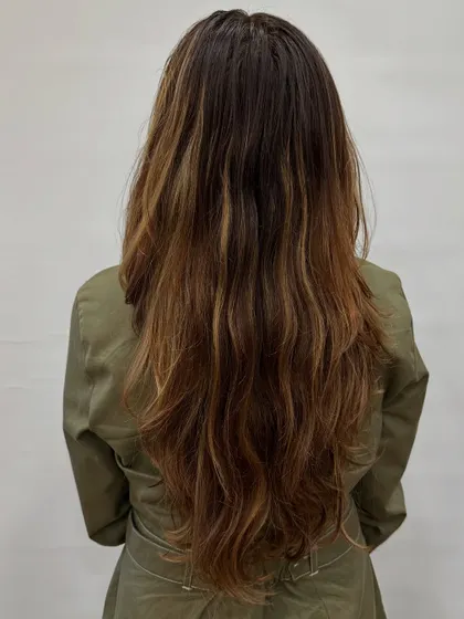 Before a rose gold transformation. The hair has some existing lighter pieces, which we can work with to create a beautiful, dimensional new shade.