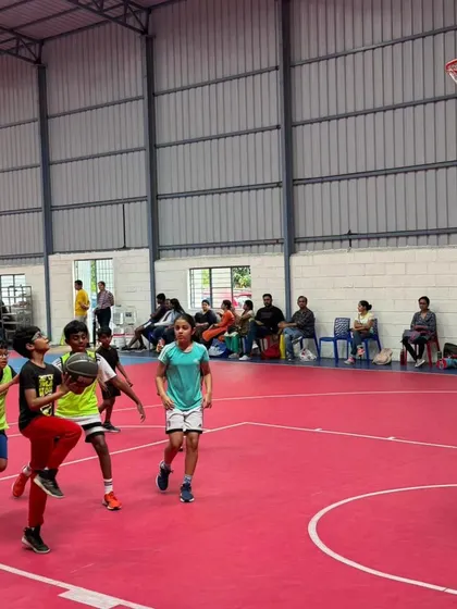 The court is a classroom. Here, our U10 players are learning valuable lessons in teamwork and sportsmanship.