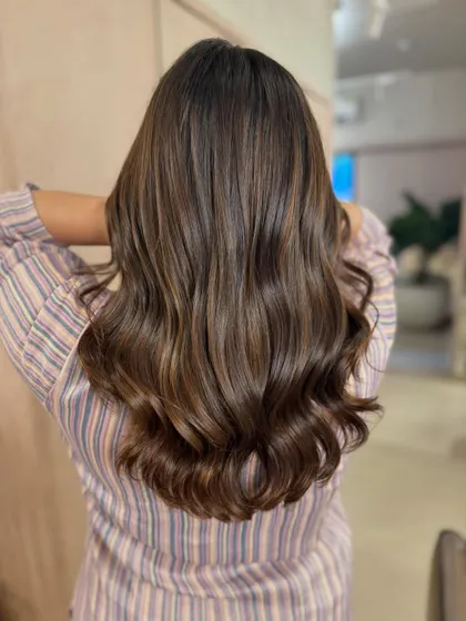 The shine on this rich roast color is everything. Healthy hair is happy hair, and this non-bleach look proves it. (No filter)