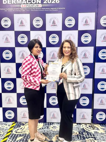 Receiving a certificate at Dermacon 2026. I am grateful for platforms that encourage evidence-based aesthetics and thoughtful innovation.