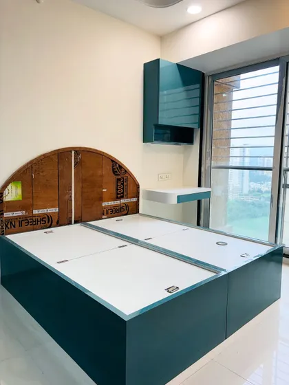 This image shows the construction of a custom bed with hydraulic lift-up storage, a practical solution for storing extra linens and pillows.